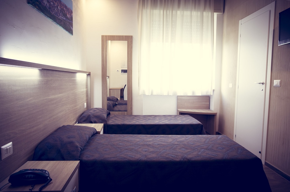Double or Twin Room - Photo 15