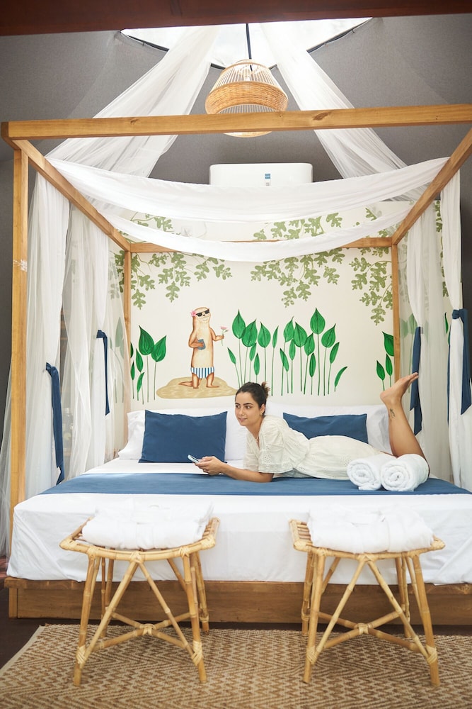 Deluxe Double or Twin Room, 1 Queen Bed, Lagoon View photo 1