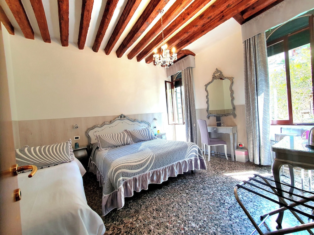 Triple Room, Shared Bathroom photo 1