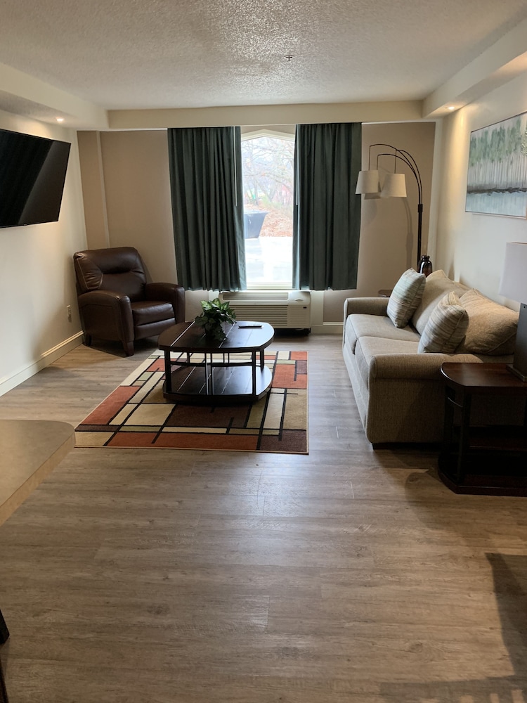 Deluxe Suite 2 Double Beds