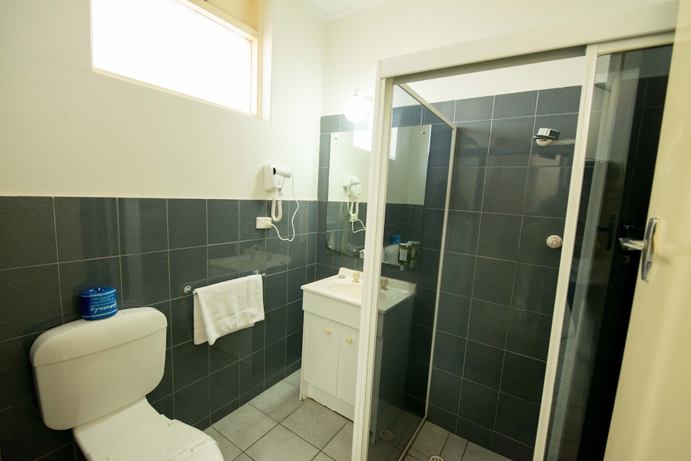 Standard Twin Room, Multiple Beds - Photo 11