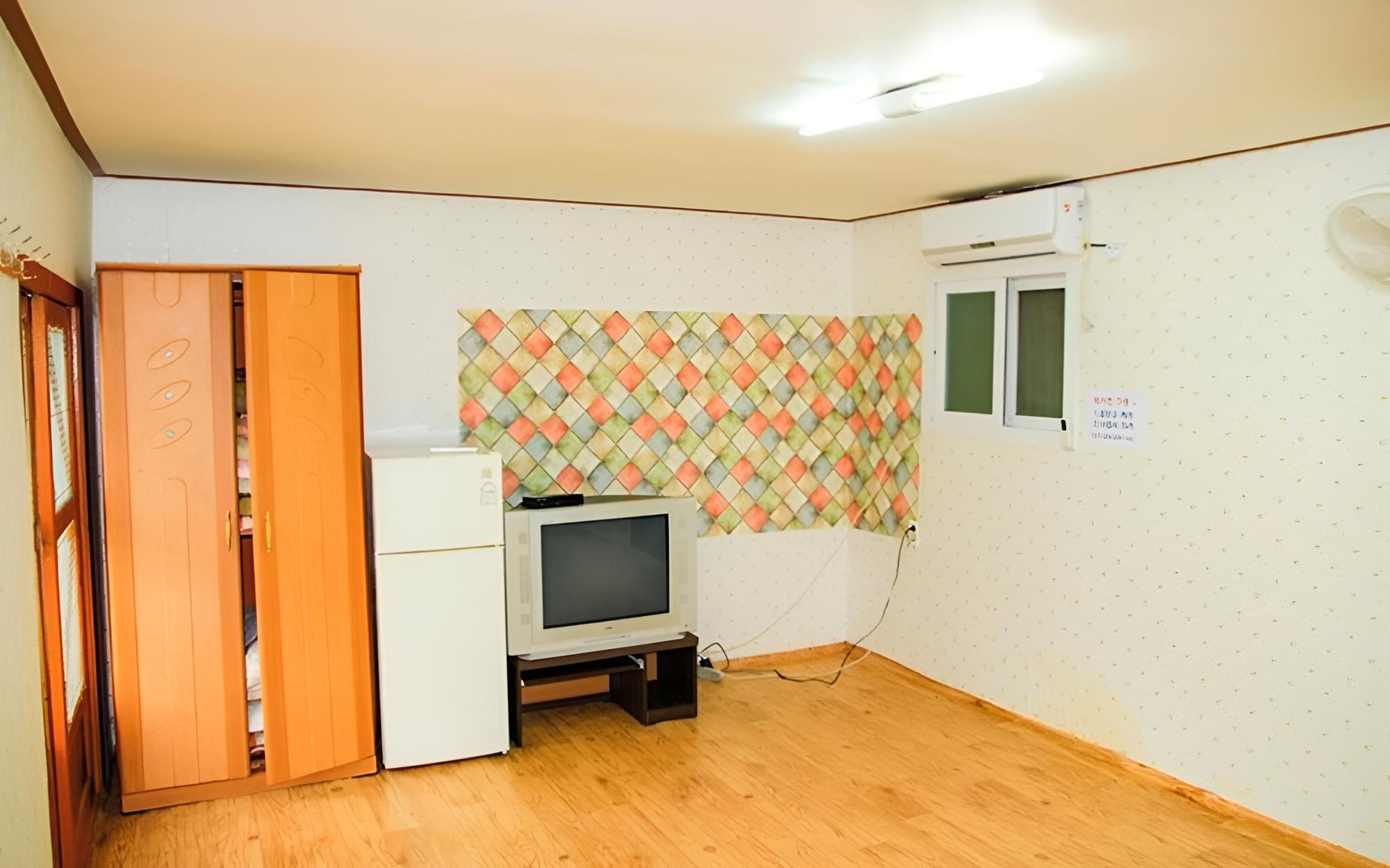 Room (Cosmos) photo 1
