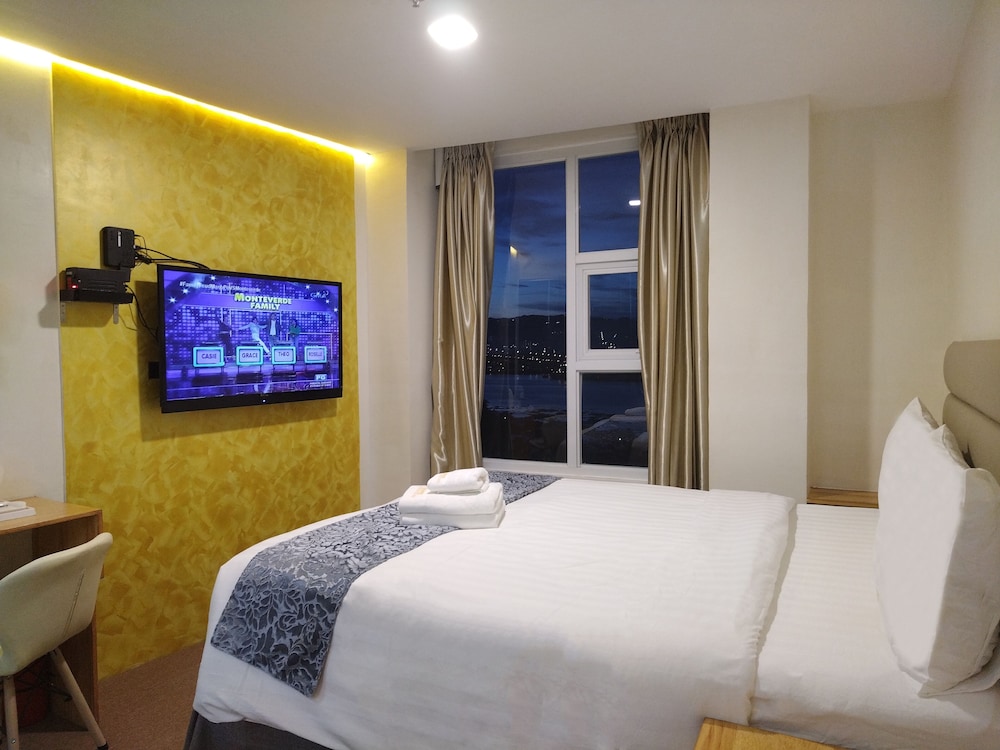 Deluxe Queen, Partial City/Seaview with Free Airport Transfer photo 3