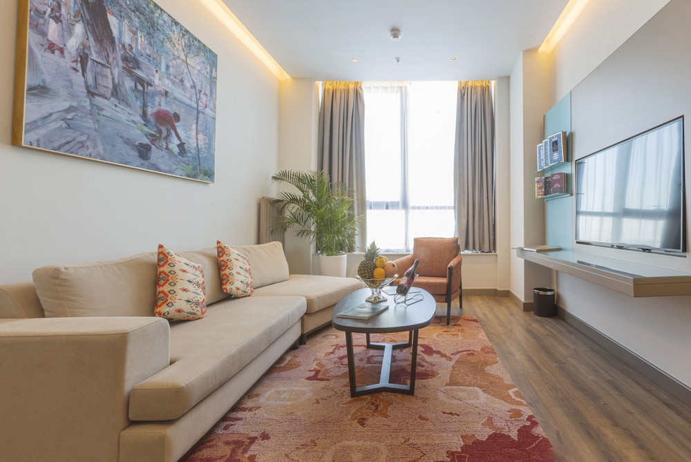 Suite - Photo 2