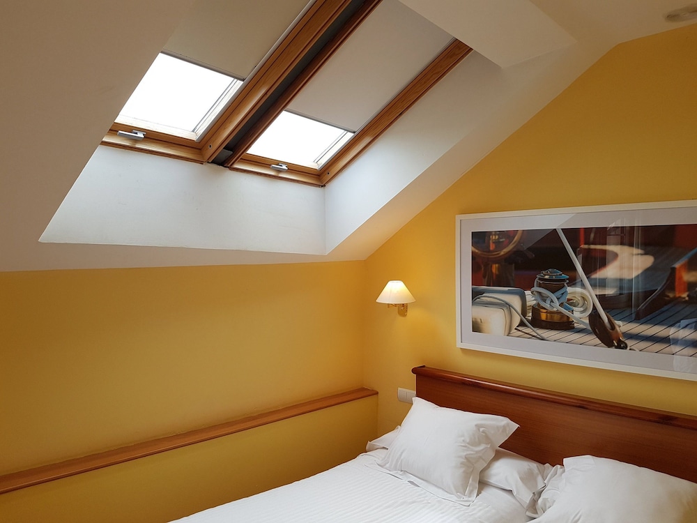 Double or Twin Room, Sea View - Photo 3