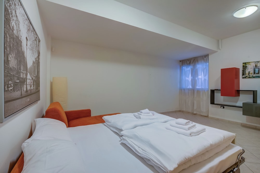 Family Villa, Multiple Bedrooms (La Perla Di Riva 200m From The Lake)