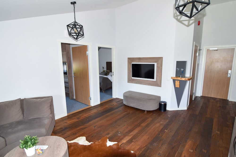 Deluxe Suite, Hot Tub photo 2
