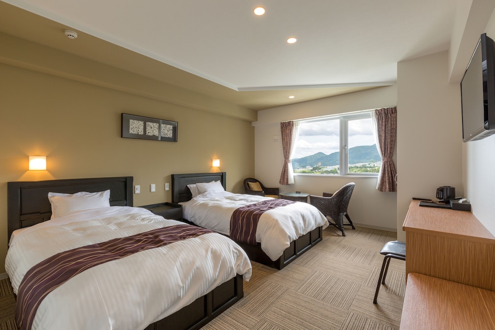 Superior Twin Room, Mountain View (For single use) photo 2
