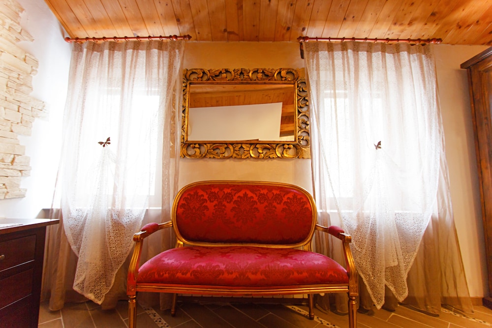 Suite, 1 Queen Bed, Non Smoking photo 3