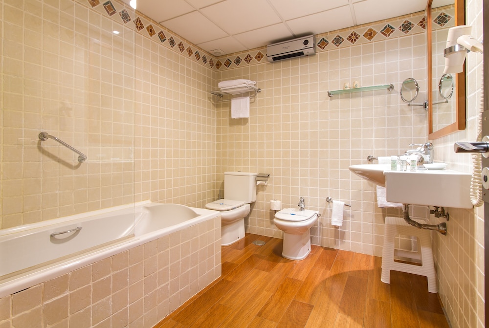 Traditional Twin Room, Balcony - Photo 11