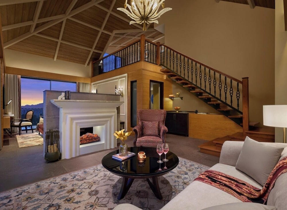 Suite, 1 King Bed, Mountain View (Suite with Attic)