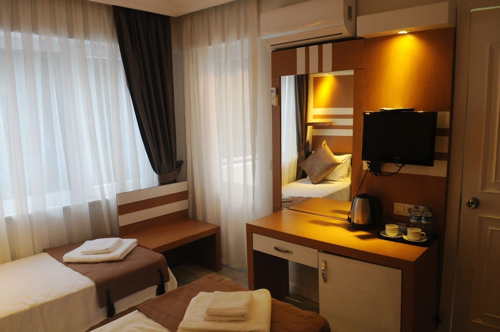 Standard Room, Partial Sea View