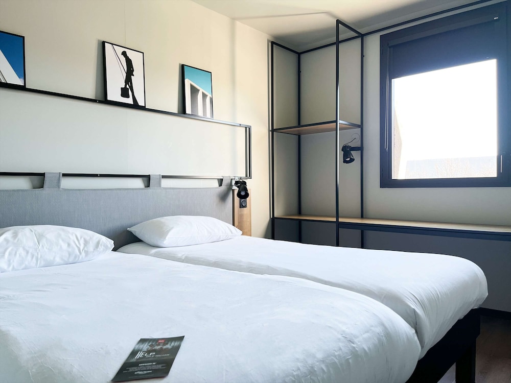 Standard Room, 2 Twin Beds - Photo 5