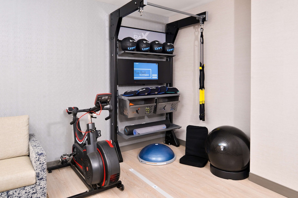 Suite, 1 King Bed w/Personal Fitness Studio - Photo 6