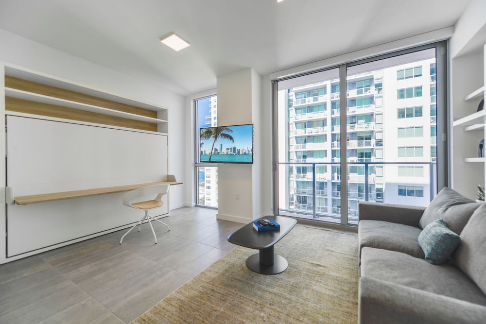 Deluxe Studio Suite, City View photo 1