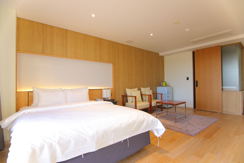 Standard Room - Photo 11