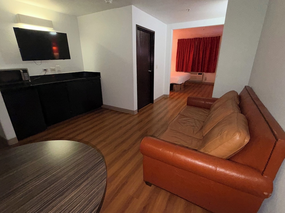 Deluxe Suite (King) photo 3