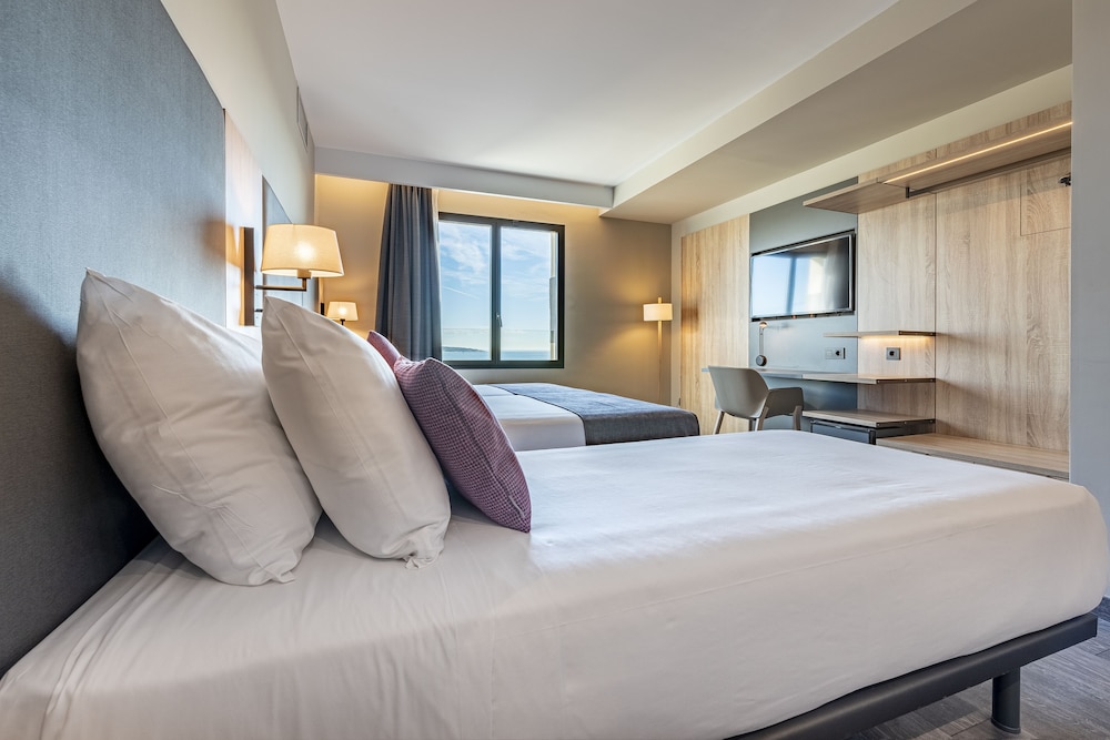 Triple Room, Multiple Beds, Garden View photo 2