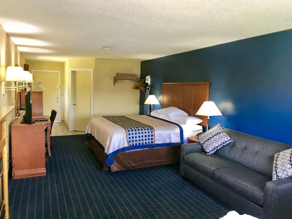 Suite, 1 King Bed with Sofa bed, Fireplace (with hot-tub) photo 3
