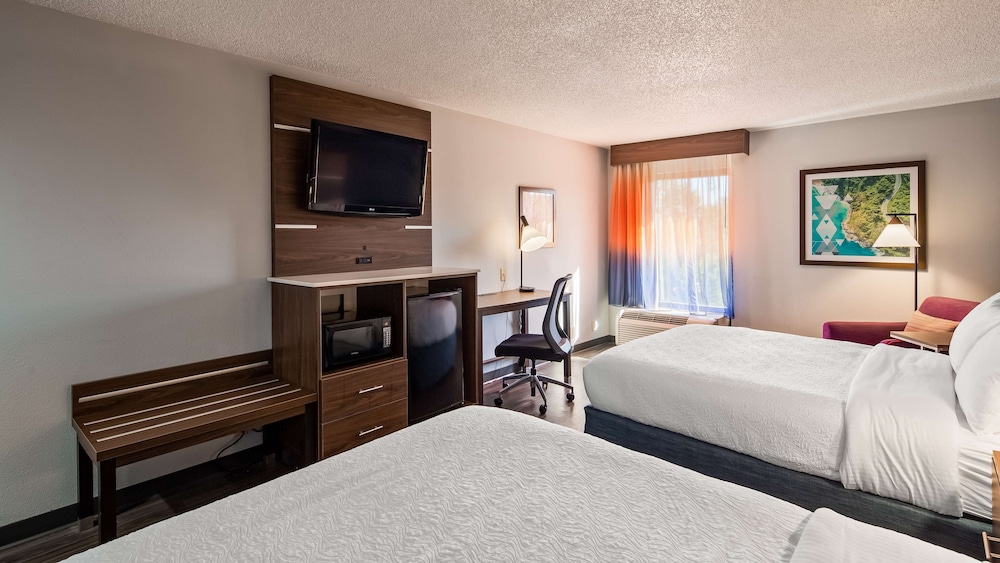 Standard Room, 2 Queen Beds, Non Smoking, Refrigerator & Microwave photo 1