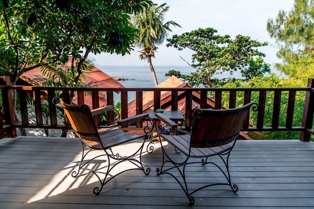 Deluxe Bungalow, Partial Ocean View