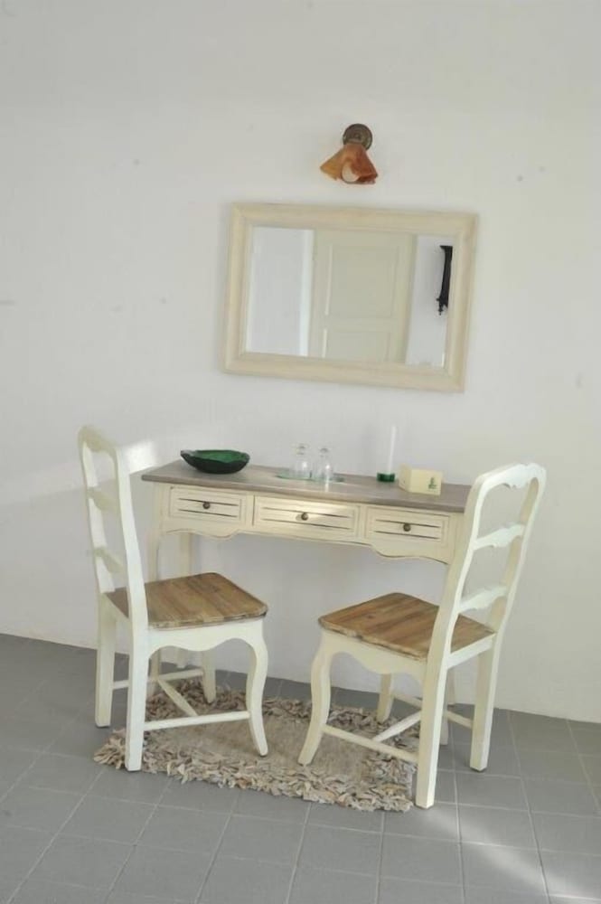 Junior Suite (Caldera View) - Photo 6