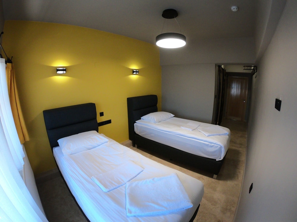 Standard Twin Room - Photo 1