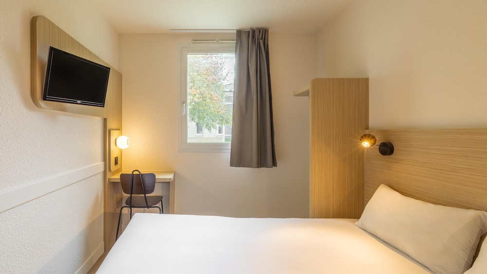 Standard Room, 1 Queen Bed - Photo 4