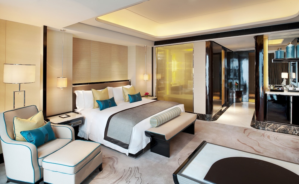 1 King Bed,Urban View,Guest Room - Photo 2