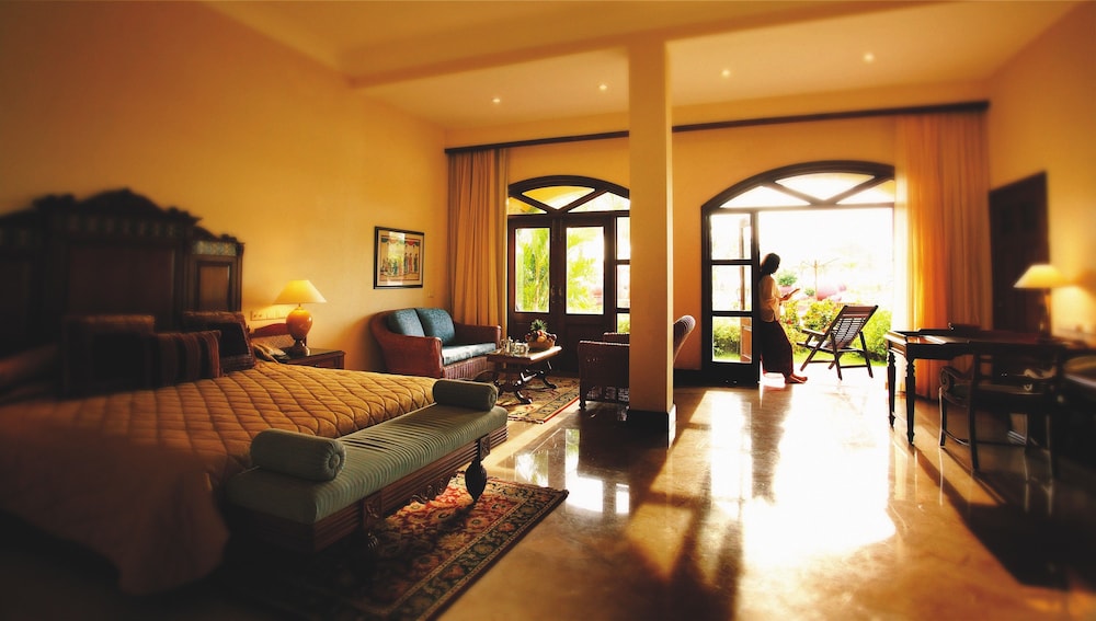 Luxury Suite - Photo 6