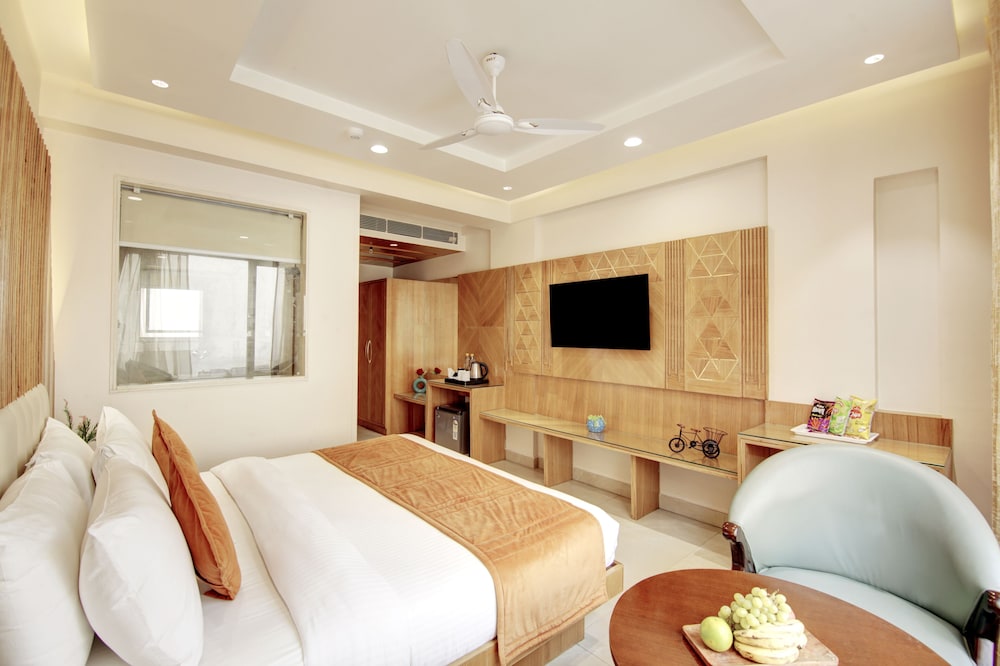 Deluxe Double Room with Window