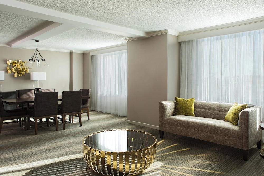 Suite, 1 King Bed photo 3