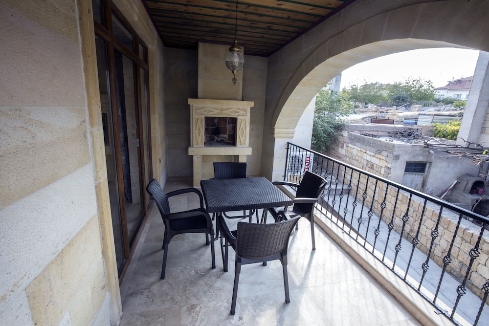 Elite Triple Room, Fireplace photo 3