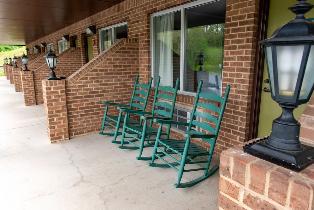 Double Room, 2 Queen Beds, Terrace, Mountain View photo 3