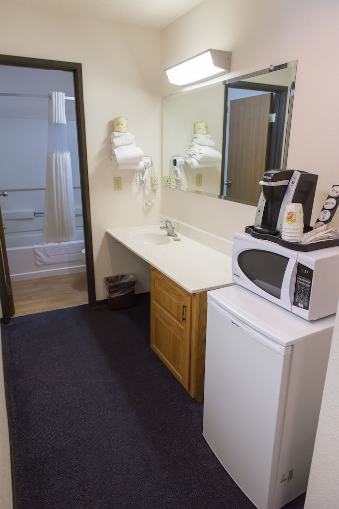 Suite, 1 King Bed, Non Smoking photo 3