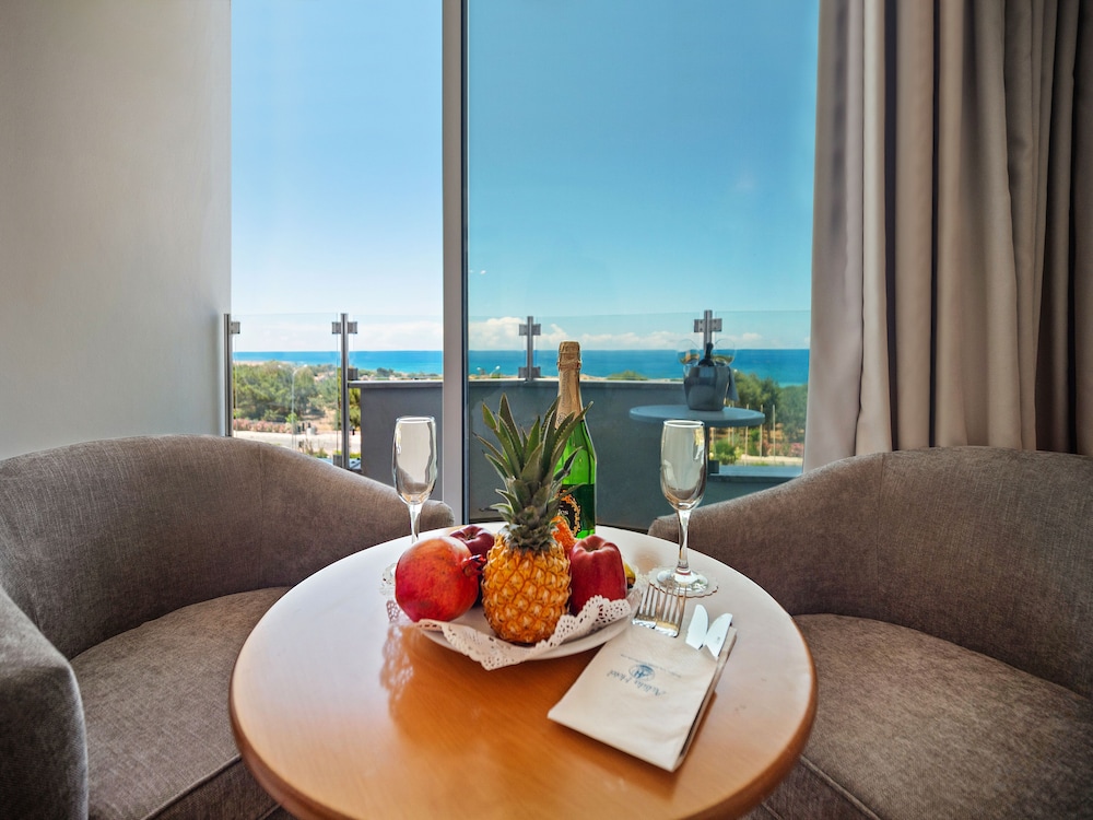 Standard Room, 1 Double or 2 Twin Beds, Balcony, Sea View - Photo 10