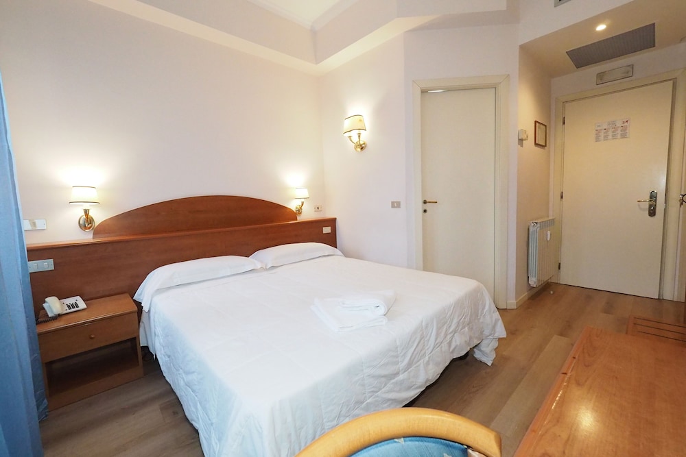 Double Room - Photo 6