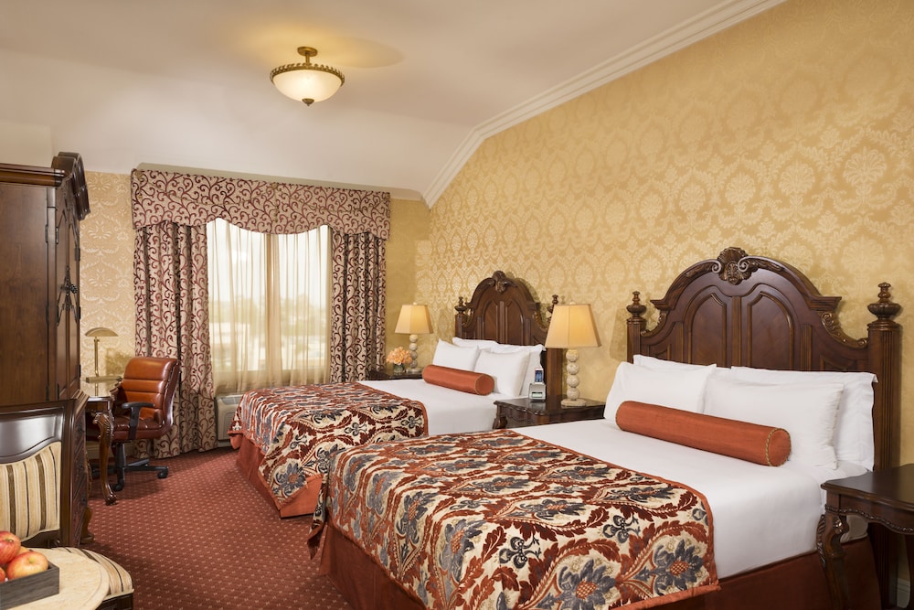 Deluxe Two Queen Studio Suite