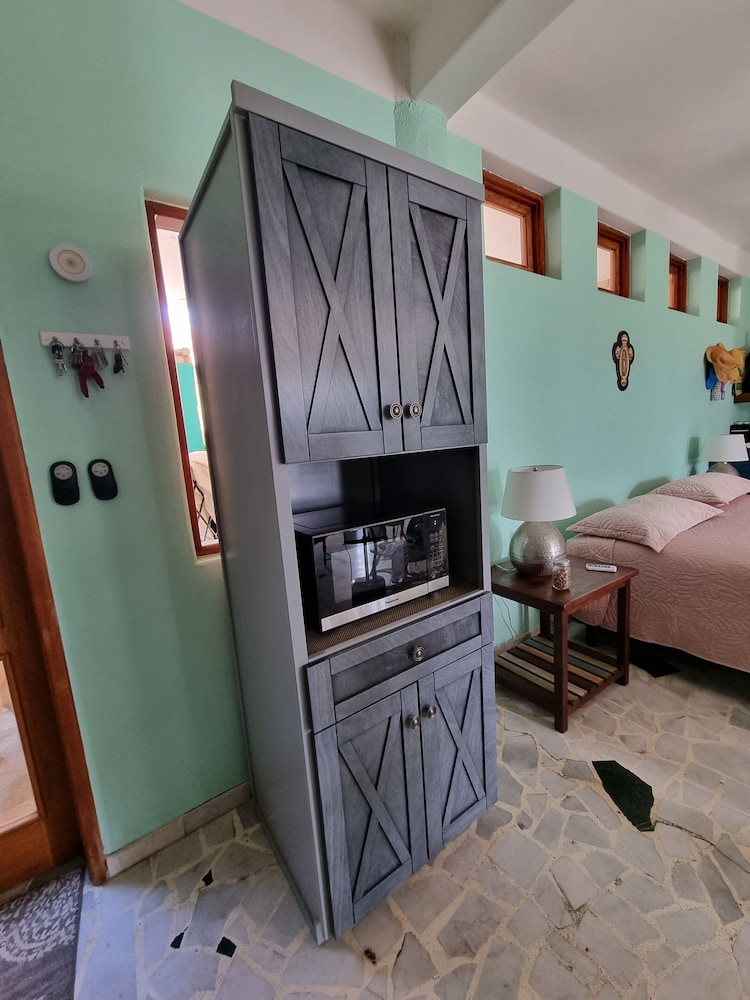 Exclusive Studio Suite, 1 King Bed, Garden View photo 1