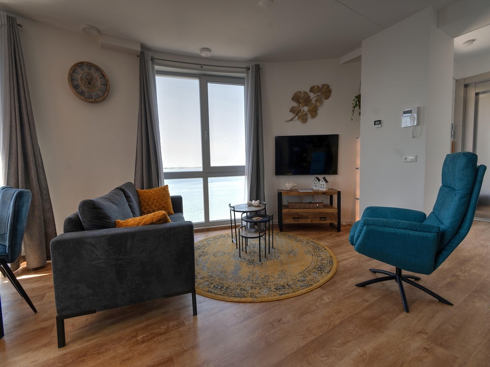 Apartment photo 2