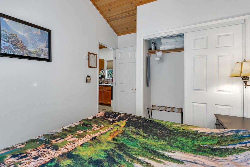Cabin, 1 Queen Bed With Sofa Bed, Kitchen, Mountain View (Yosemite Woods Upper) photo 2