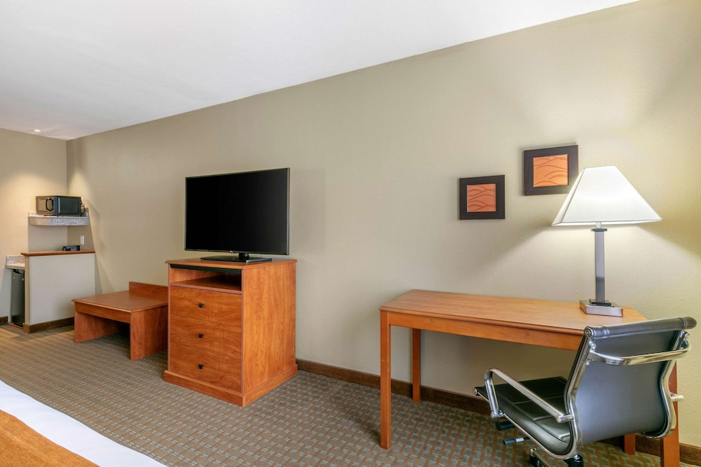 Standard Room, 2 Queen Beds - Photo 5