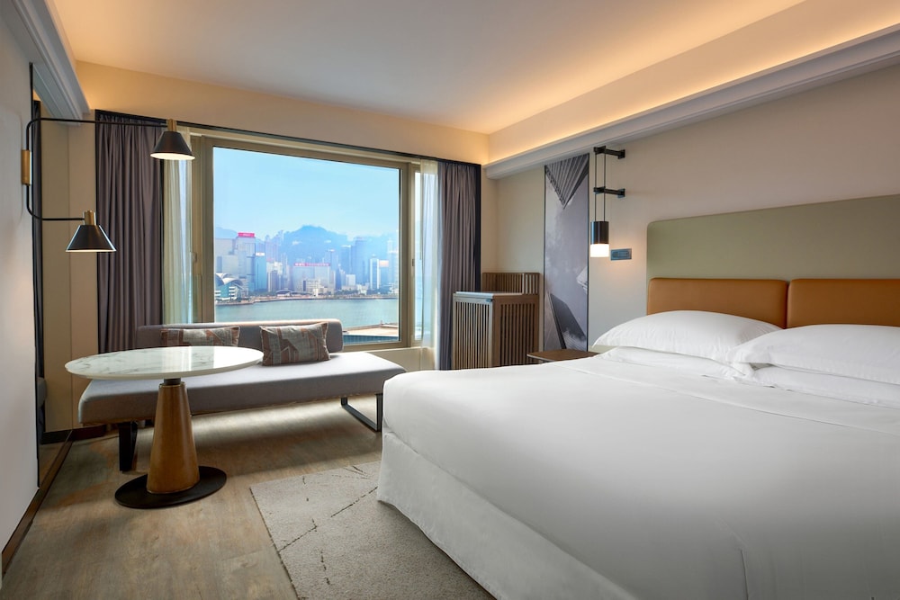 Club Room, 1 King Bed, Harbor View