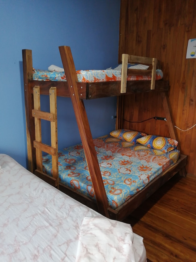 Superior Mehrbettzimmer, gemischtes Schlafsaal, Pool-Zugang, Innenhofblick (Bett im 4-Bett-Zimmer)