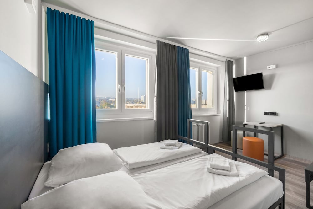 Twin Room - Photo 4