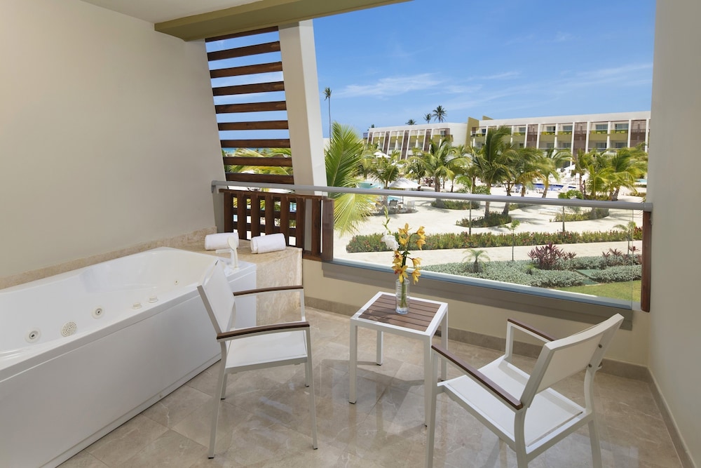 Junior Suite Partial Ocean View King (Resort Access To Breathless Punta Cana thumbnail 5
