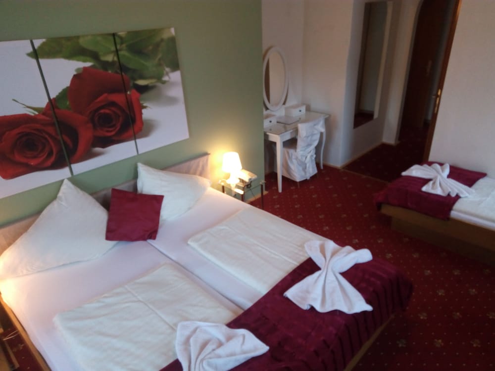 Standard Triple Room, 1 Bedroom, Mountain View photo 3