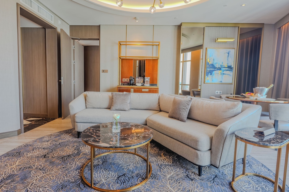 Suite Ejecutiva, Esquina