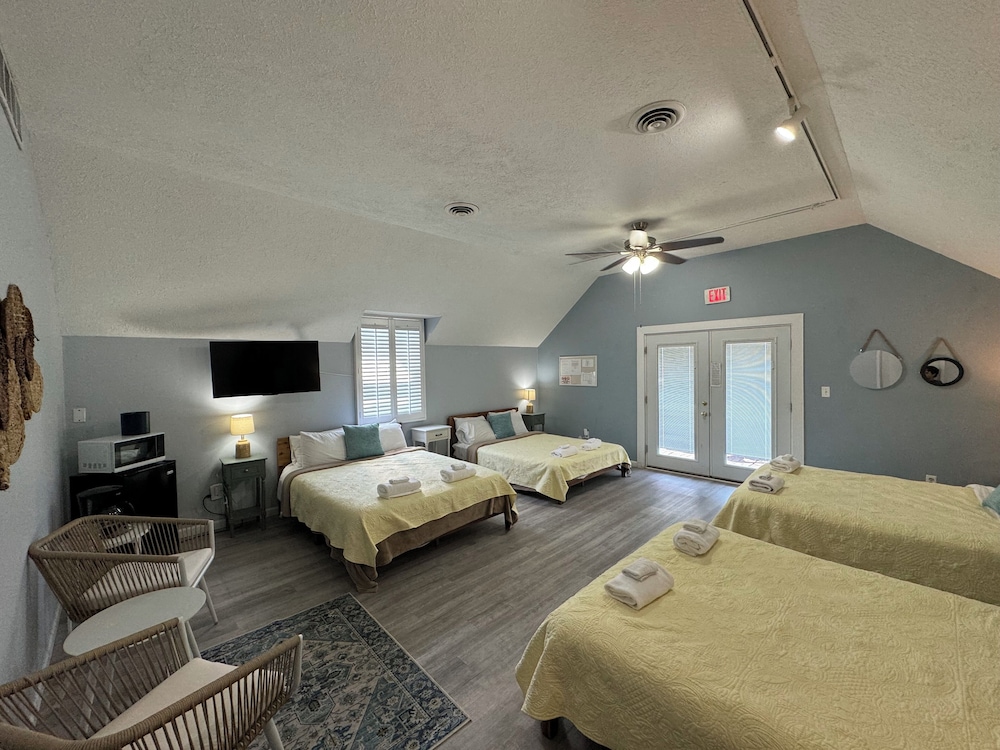 Standard Room, 1 Bedroom, Balcony, Lake View photo 2