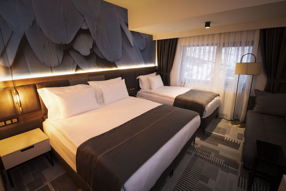 Deluxe Triple Room, Multiple Beds photo 1